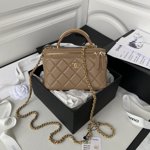 CL VANITY WITH CHAIN