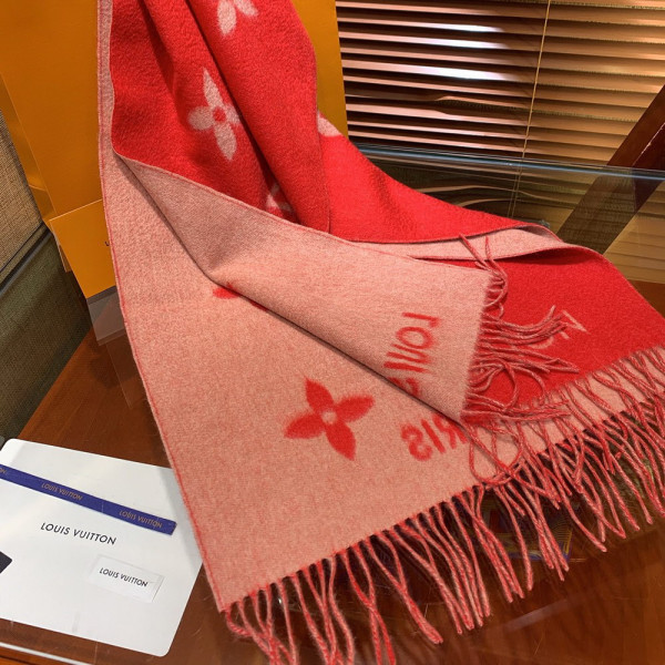 l**is V*t*n reykjavik scarf