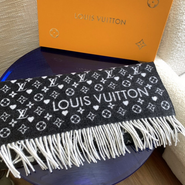 l**is V*t*n game on scarf