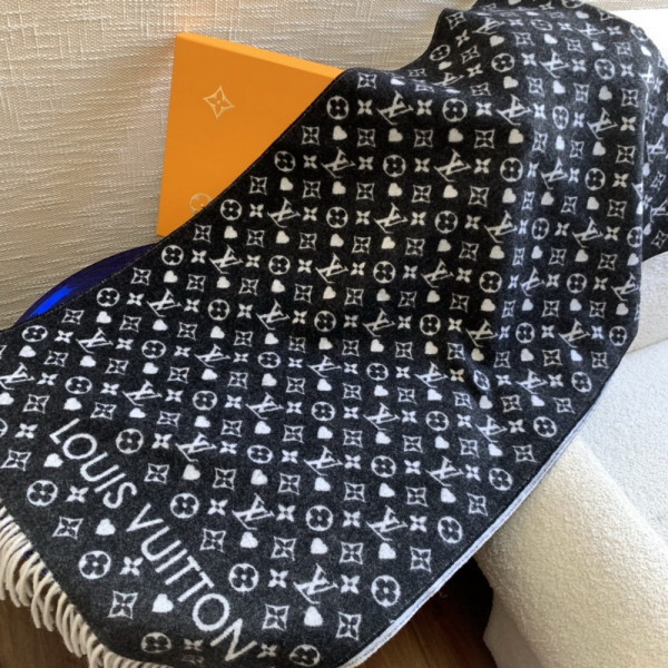 l**is V*t*n game on scarf