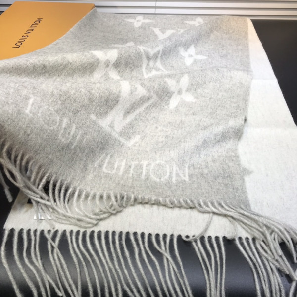 l**is V*t*n reykjavik scarf