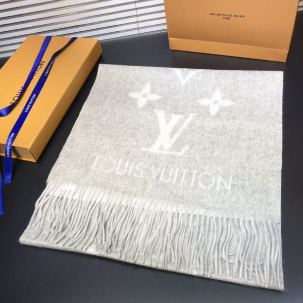 l**is V*t*n reykjavik scarf