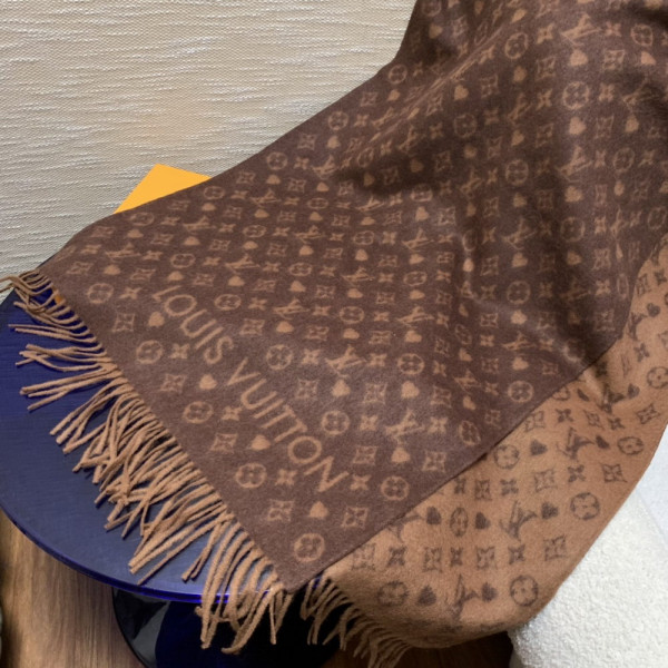 l**is V*t*n game on scarf