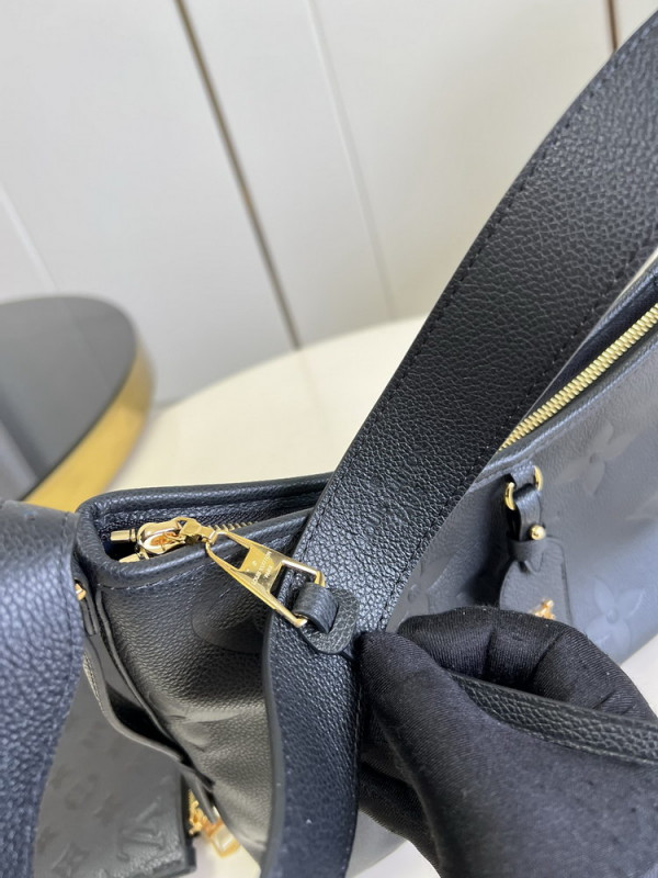 l**is V*t*n carryall pm