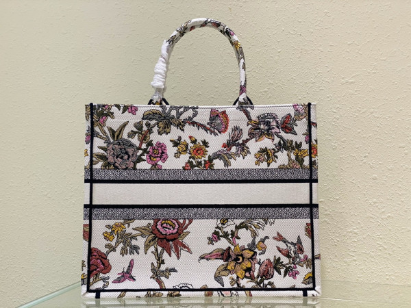 large D*or book tote