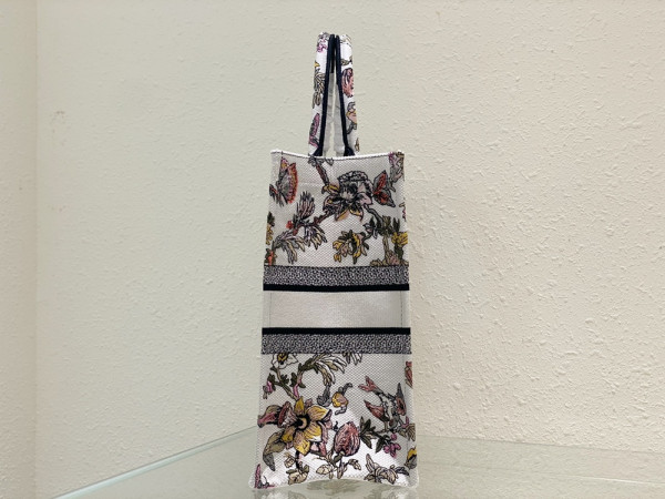 large D*or book tote