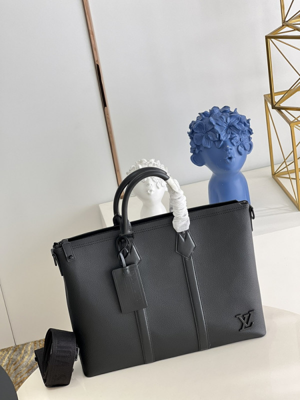 l**is V*t*n lock it tote