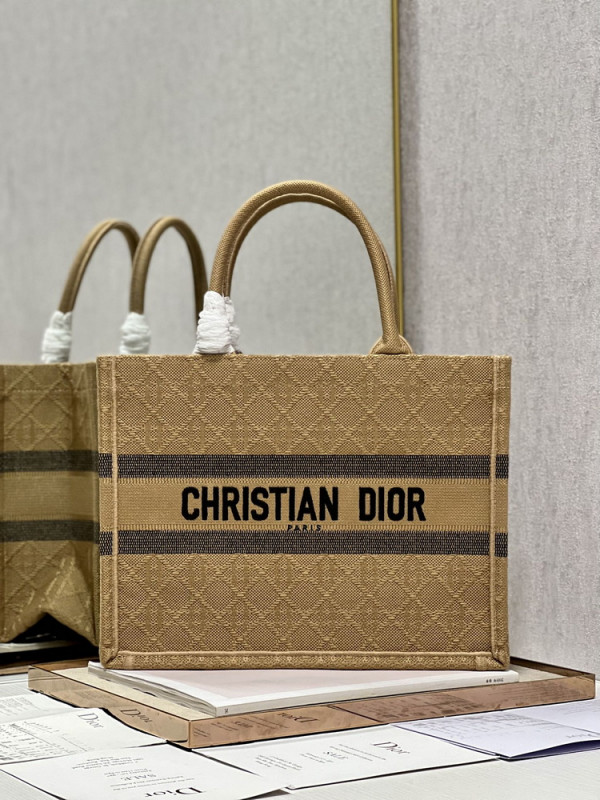 medium D*or book tote