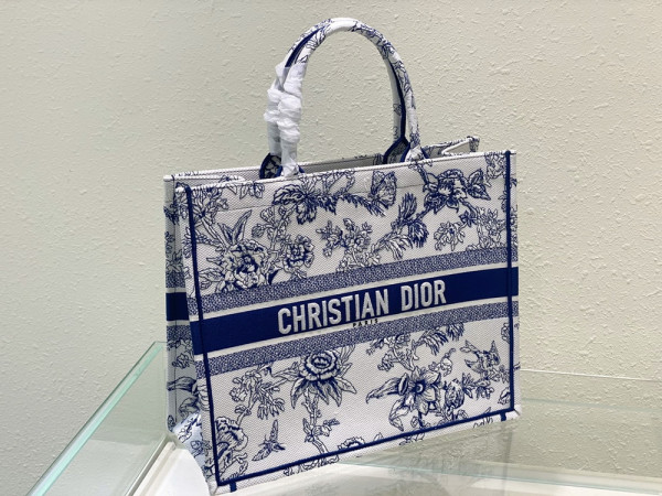 large D*or book tote