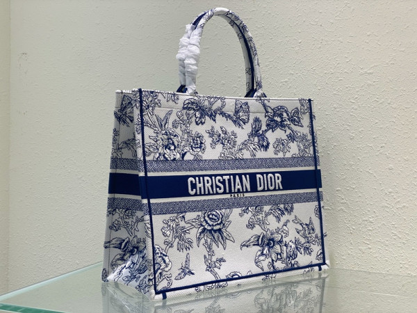 large D*or book tote
