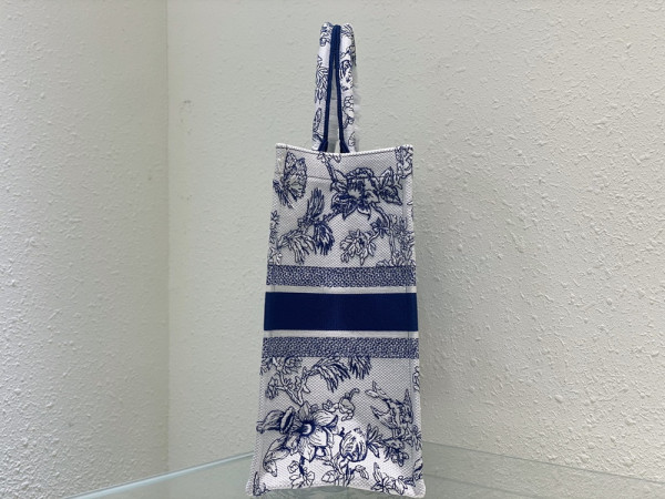 large D*or book tote