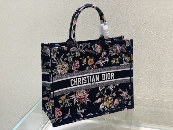 large D*or book tote