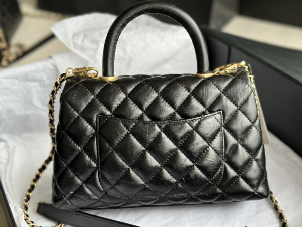 CL FLAP BAG WITH TOP HANDLE
