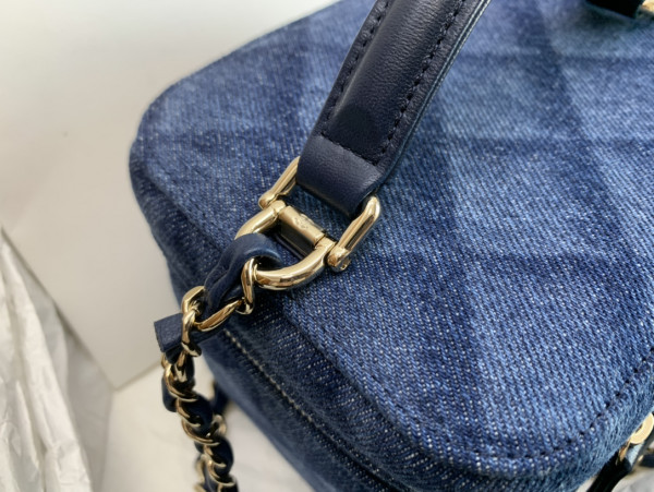 CL VANITY CASE