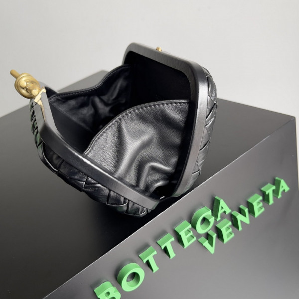 Bo*te*ga ve*ne*ta knot minaudiere