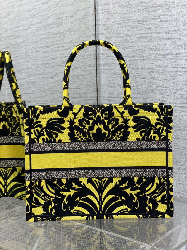 medium D*or book tote