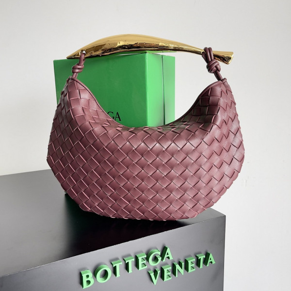 Bo*te*ga ve*ne*ta classic sardine top handle bag