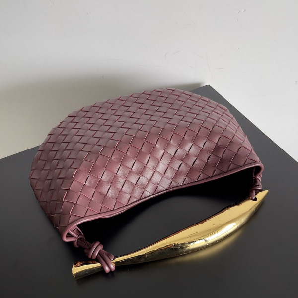 Bo*te*ga ve*ne*ta classic sardine top handle bag