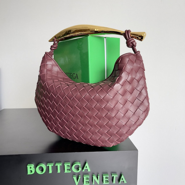 Bo*te*ga ve*ne*ta classic sardine top handle bag