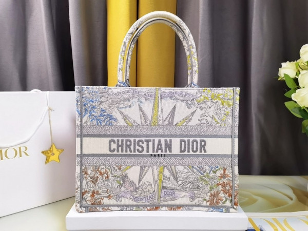 medium D*or book tote