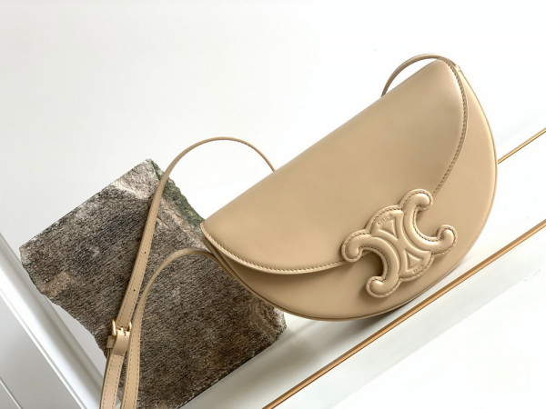 Ce**e besace cuir triomphe