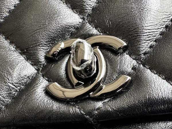 CL FLAP BAG WITH TOP HANDLE