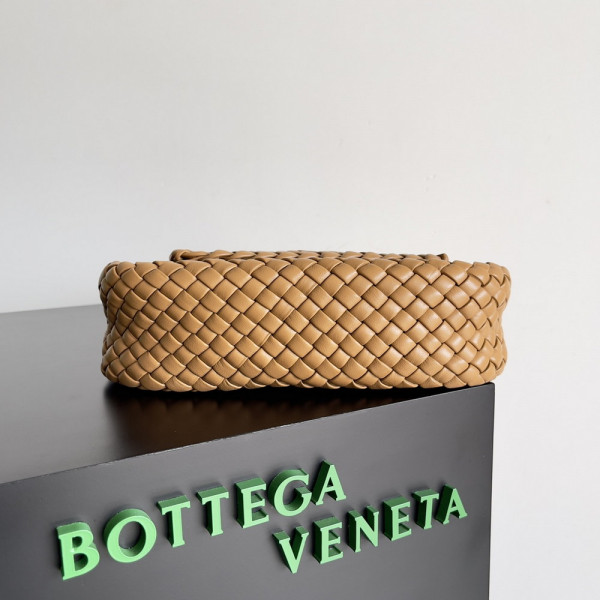 Bo*te*ga ve*ne*ta small cobble shoulder bag