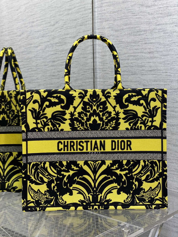 large D*or book tote