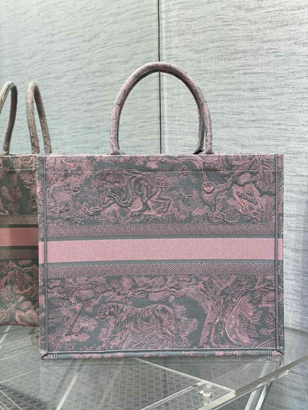 large D*or book tote