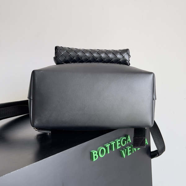 Bo*te*ga ve*ne*ta arco backpack