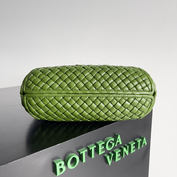 Bo*te*ga ve*ne*ta small clicker shoulder bag