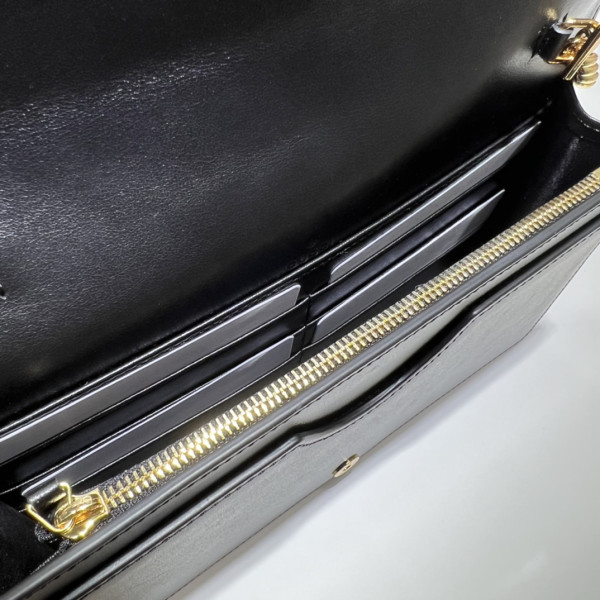 G*u*i gg matelassÉ chain wallet