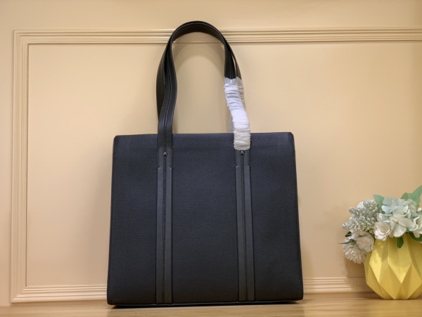 l**is V*t*n aerogram tote