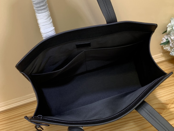 l**is V*t*n aerogram tote