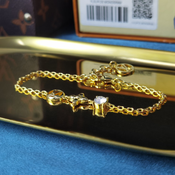 l**is V*t*n bracelet