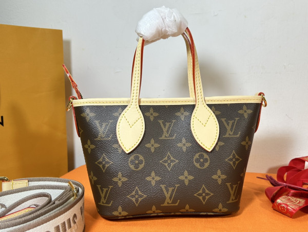 l**is V*t*n neverfull bb