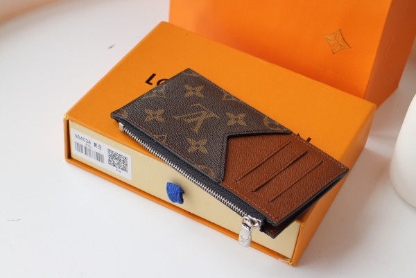 l**is V*t*n coin card holder