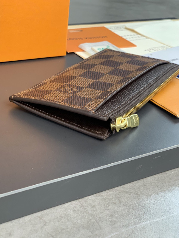 l**is V*t*n coin card holder