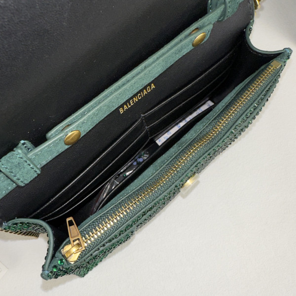 Ba*len*cia*ga hourglass wallet on chain