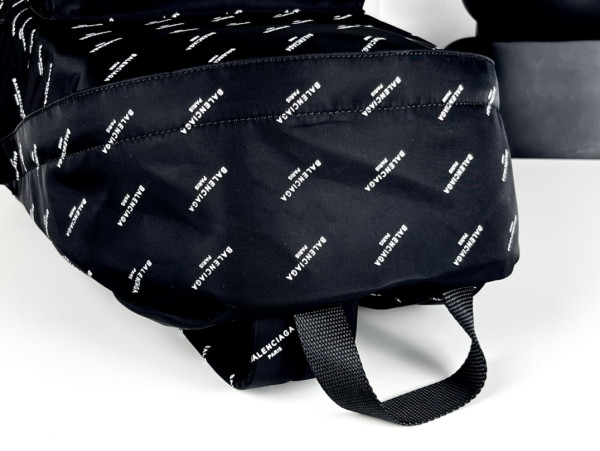 Ba*len*cia*ga backpack