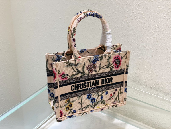 small D*or book tote