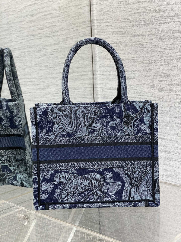 small D*or book tote