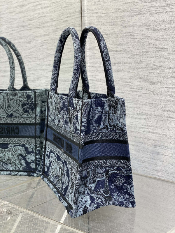 small D*or book tote
