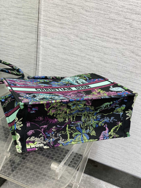 large D*or book tote