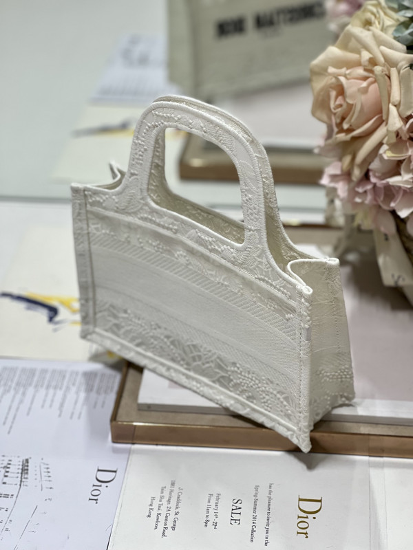 D*or book tote mini