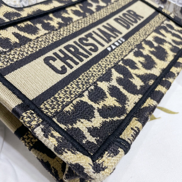 D*or book tote mini