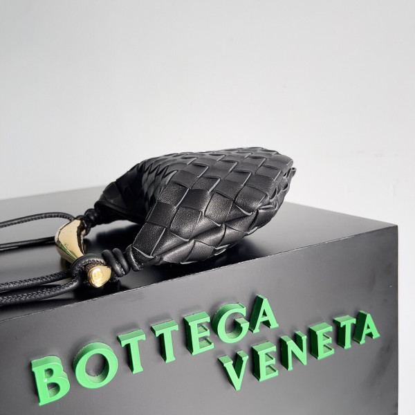Bo*te*ga ve*ne*ta mini sardine top handle bag