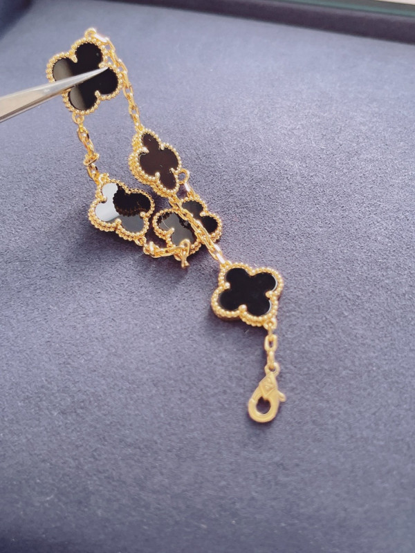 Van Cleef & Arpels Perlée BRACELET