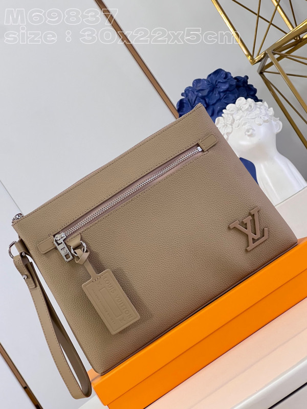 l**is V*t*n ipad pouch