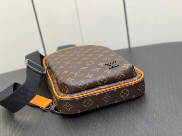 l**is V*t*n avenue slingbag